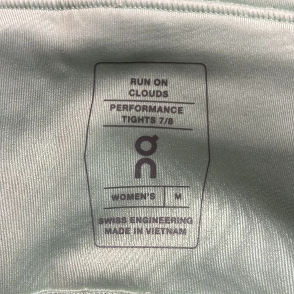On Cloud women’s Performance Tights 7/8 - Picture 8 of 12